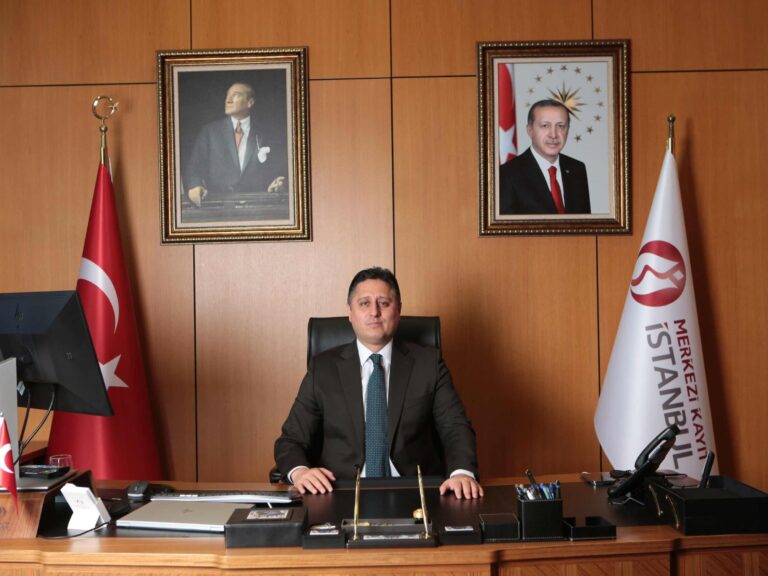 Dr. Ekrem Arıkan, with over 25 years of experience, predominantly as a senior manager in the financial sector, has made a substantial impact on the Turkish capital markets, through the innovative initiatives that he led.